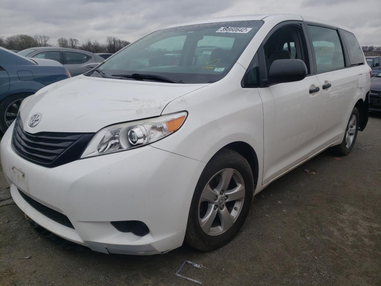 Photo 9 from auction – 2017 TOYOTA SIENNA with VIN 5TDZZ3DC9HS804809