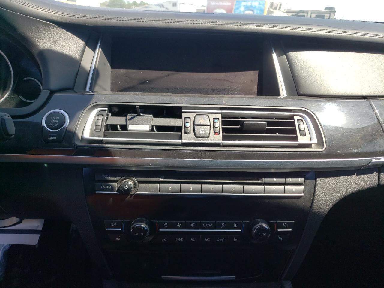 Photo 9 from auction – 2015 BMW 750 LI with VIN WBAYE8C55FD782403