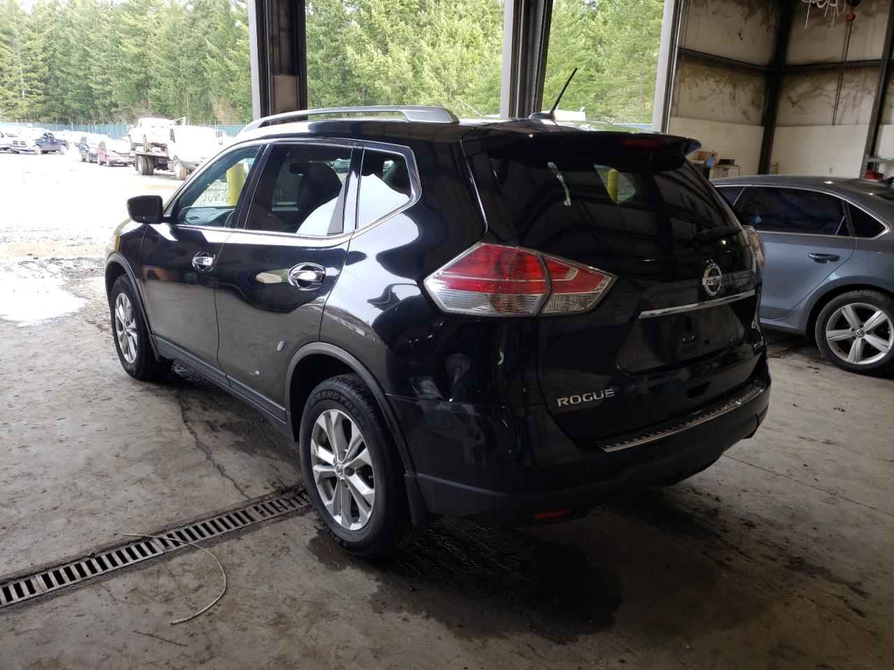 Photo 3 from auction – 2015 NISSAN ROGUE S with VIN KNMAT2MV2FP570160