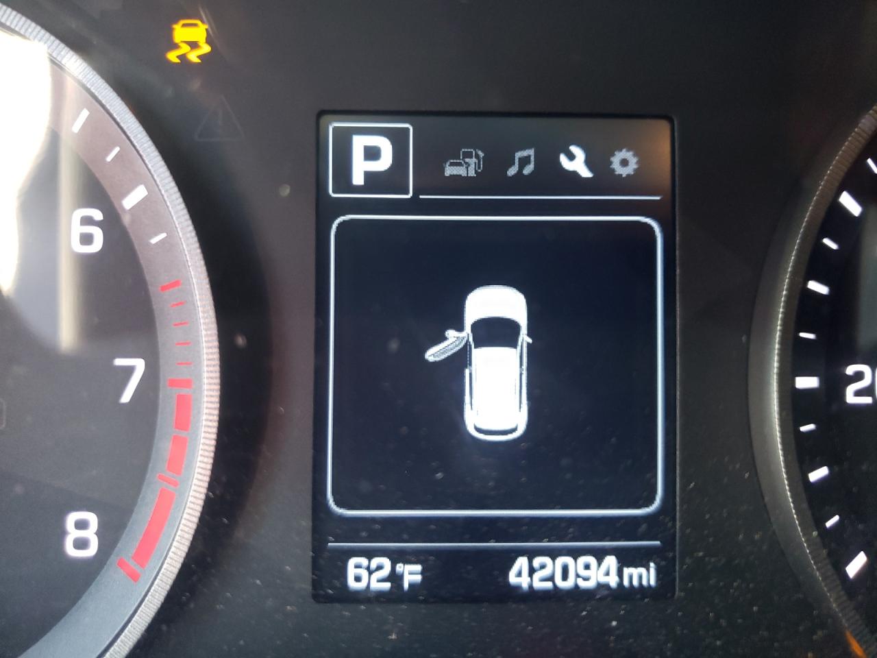 Photo 8 from auction – 2017 HYUNDAI TUCSON LIM with VIN KM8J3CA23HU307272