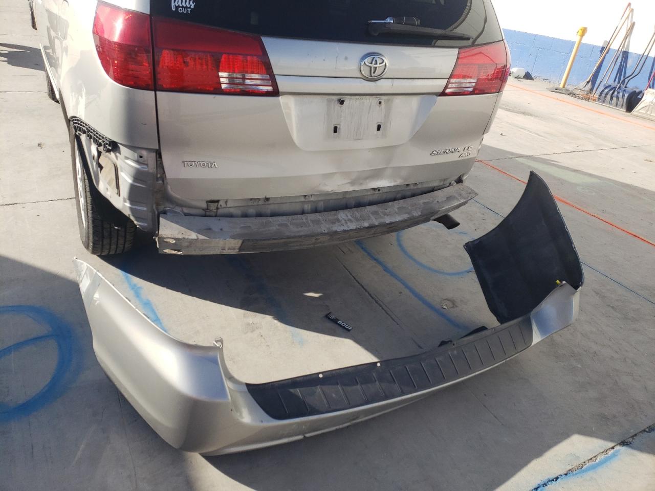 Photo 9 from auction – 2004 TOYOTA SIENNA LE with VIN 5TDBA23C64S022501