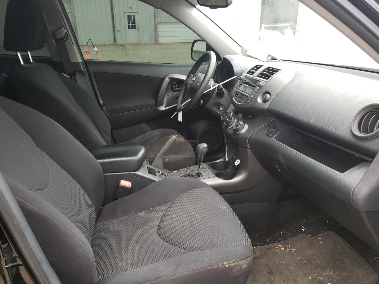 Photo 5 from auction – 2011 TOYOTA RAV4 SPORT with VIN 2T3RF4DV4BW111426