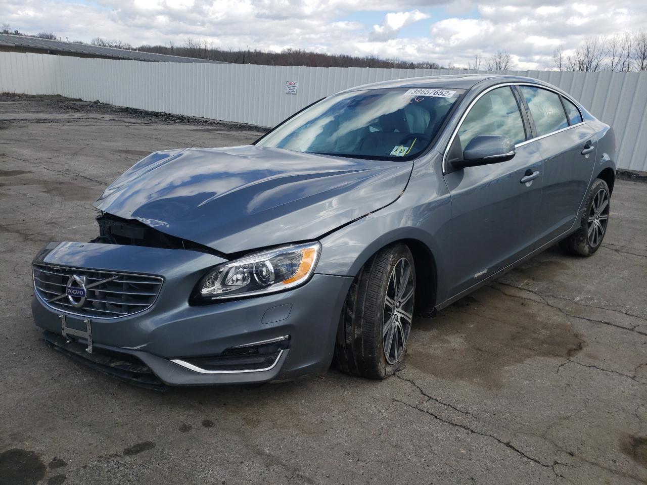Фото 2 с аукциона – 2017 VOLVO S60 с VIN LYV402TM4HB152650