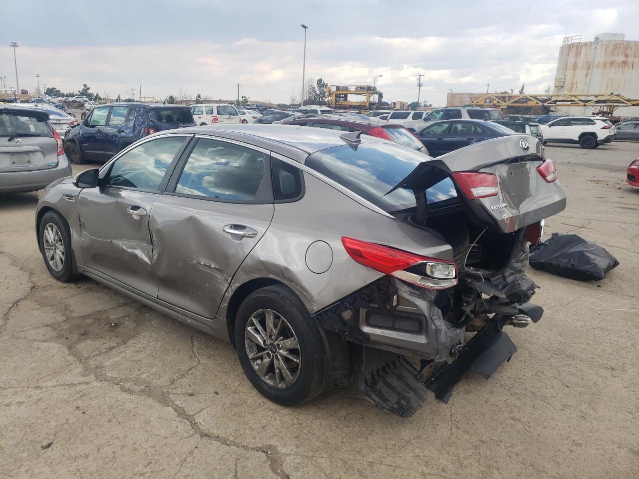 Photo 3 from auction – 2016 KIA OPTIMA LX with VIN 5XXGT4L35GG101787