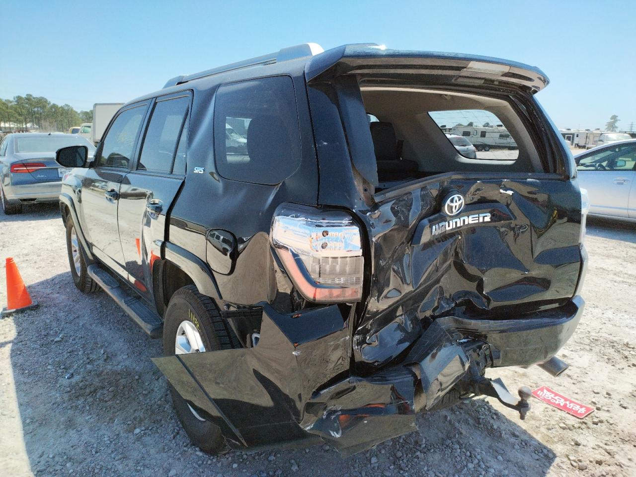 Photo 3 from auction – 2015 TOYOTA 4RUNNER SR with VIN JTEZU5JR4F5086300