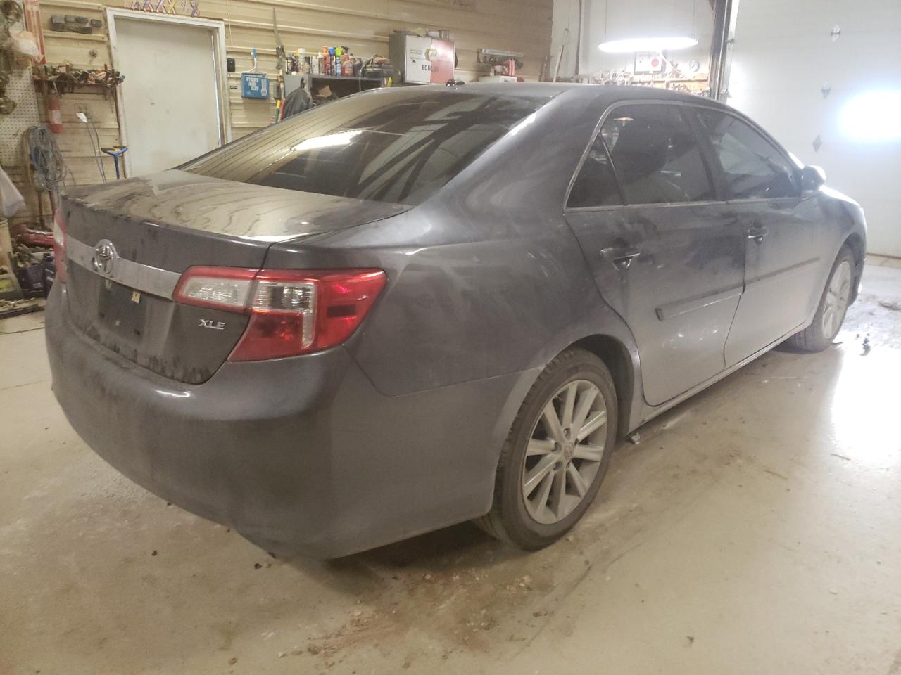 Photo 4 from auction – 2014 TOYOTA CAMRY L with VIN 4T4BF1FK8ER442371