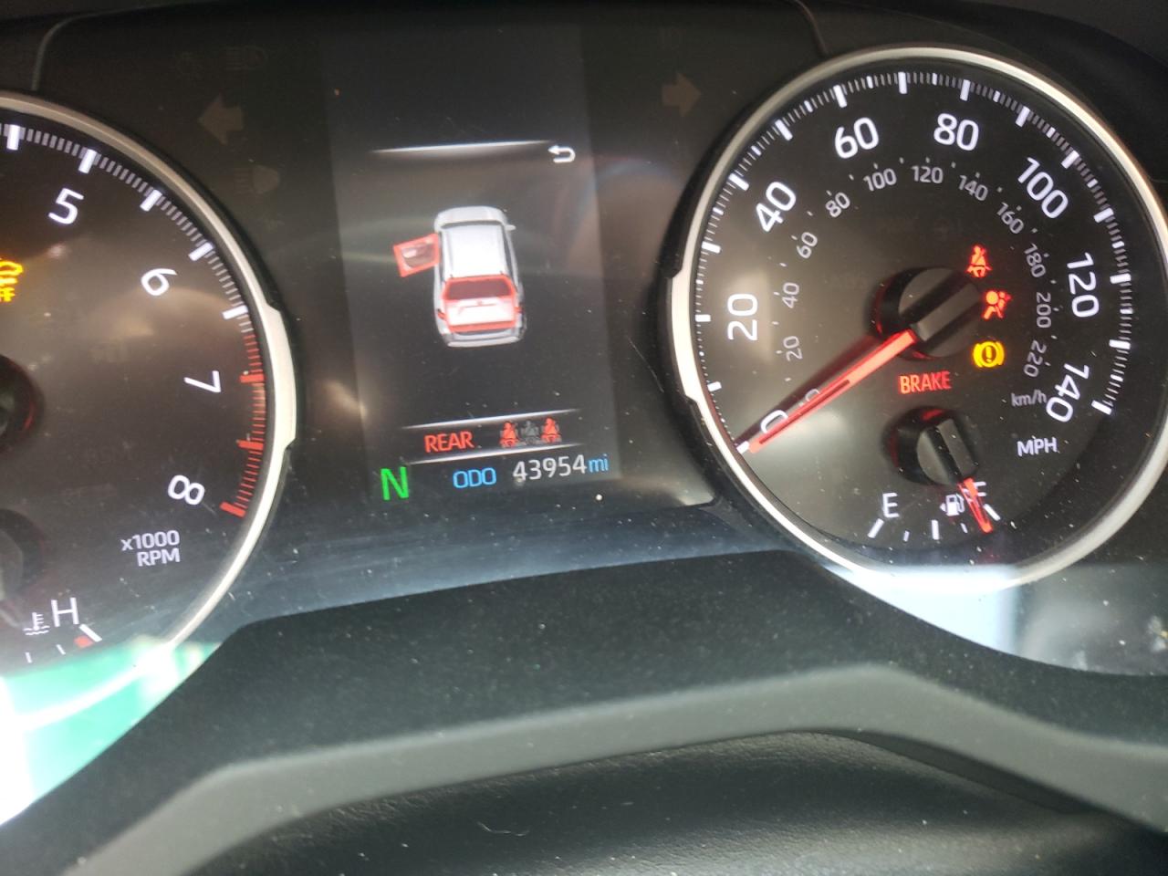 Photo 8 from auction – 2019 TOYOTA RAV4 LE with VIN JTMF1RFV2KJ017457