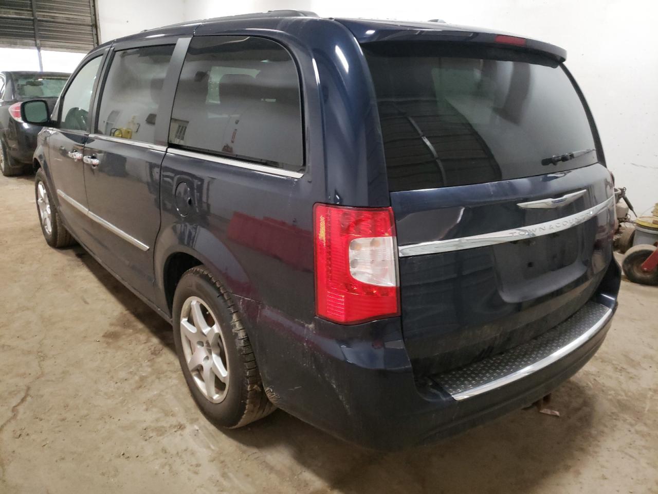 Photo 3 from auction – 2016 CHRYSLER TOWN & COU with VIN 2C4RC1CG5GR190598