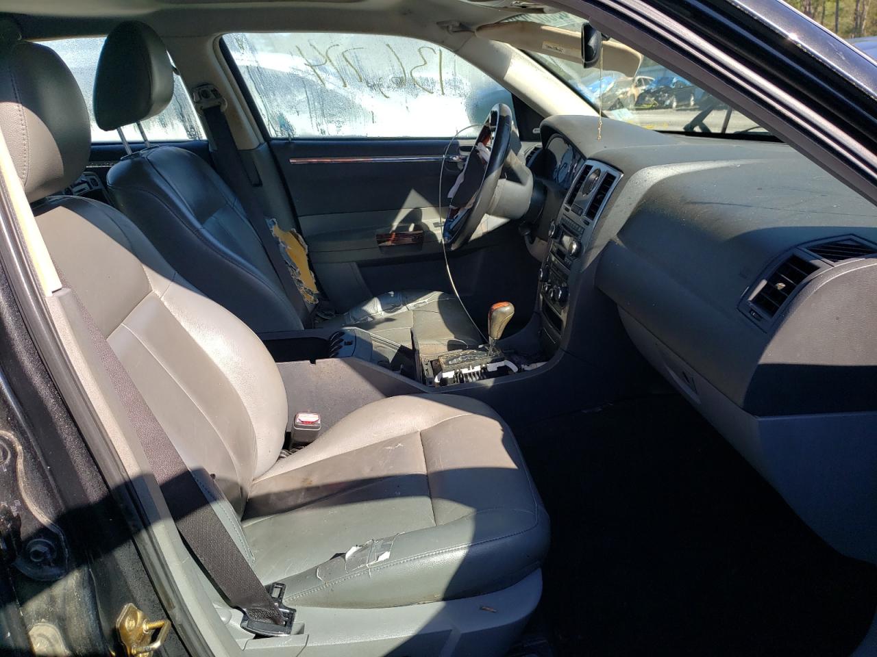 Photo 5 from auction – 2005 CHRYSLER 300 TOURIN with VIN 2C3JA53G85H636695