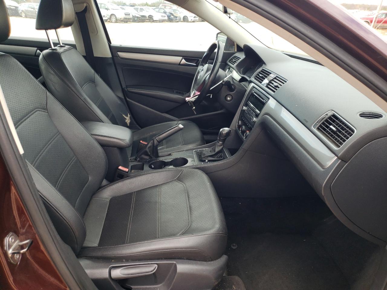 Photo 5 from auction – 2014 VOLKSWAGEN PASSAT S with VIN 1VWAT7A30EC056231