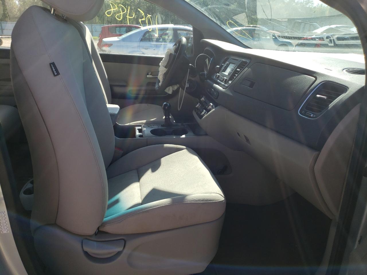 Photo 5 from auction – 2016 KIA SEDONA L with VIN KNDMA5C14G6206493