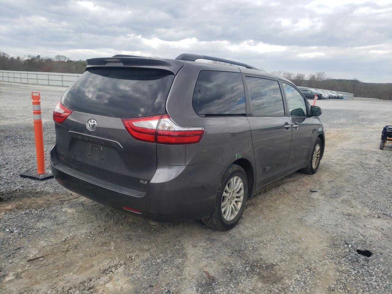Photo 4 from auction – 2015 TOYOTA SIENNA XLE with VIN 5TDYK3DC3FS549278