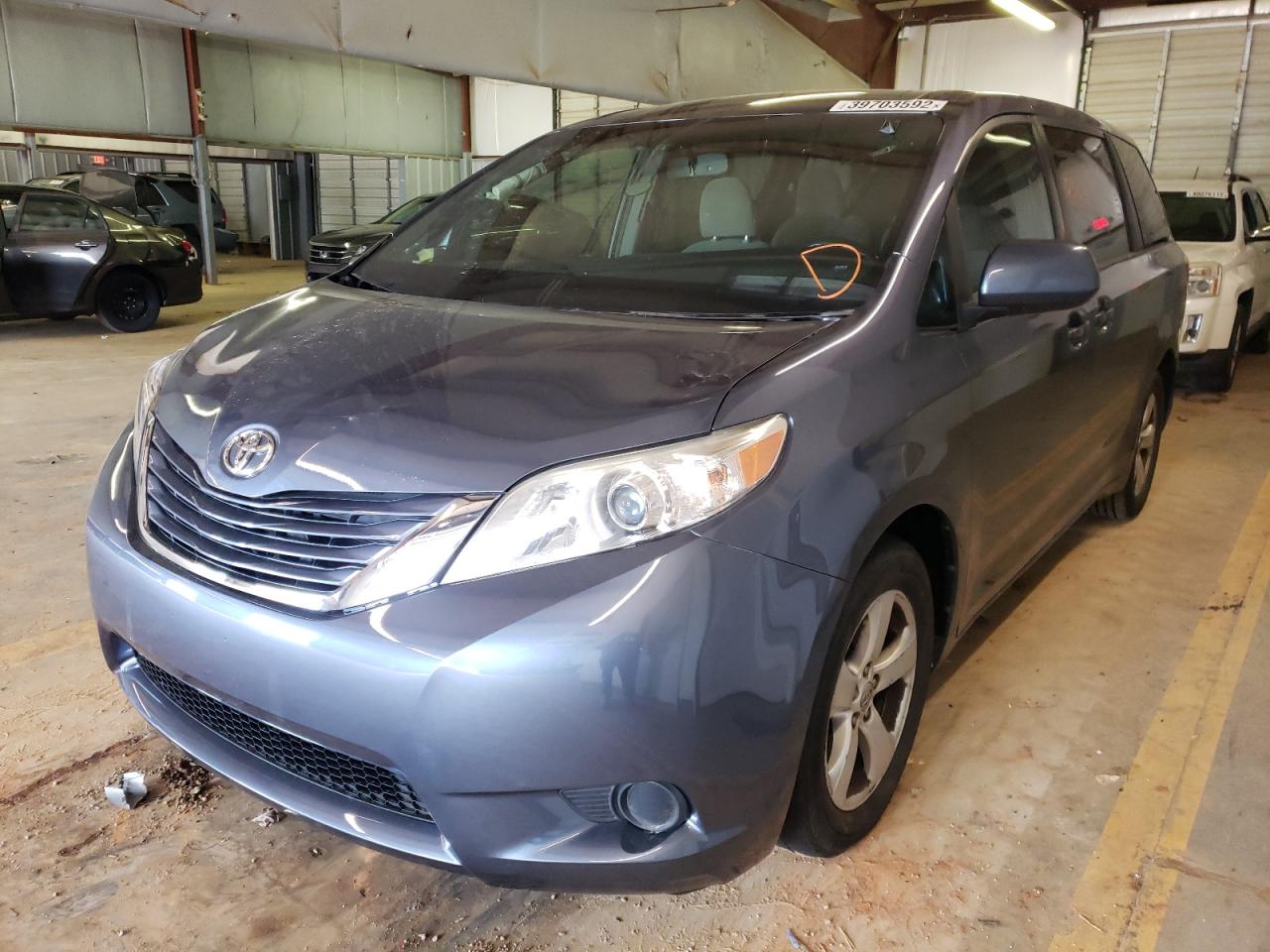 Photo 2 from auction – 2016 TOYOTA SIENNA LE with VIN 5TDKK3DC9GS756801