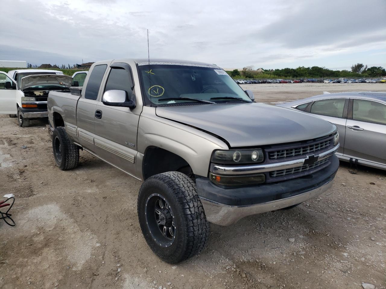 CHEVROLET SILVERADO 2000 with VIN 2GCEC19T5Y1129495 - Photo from auction