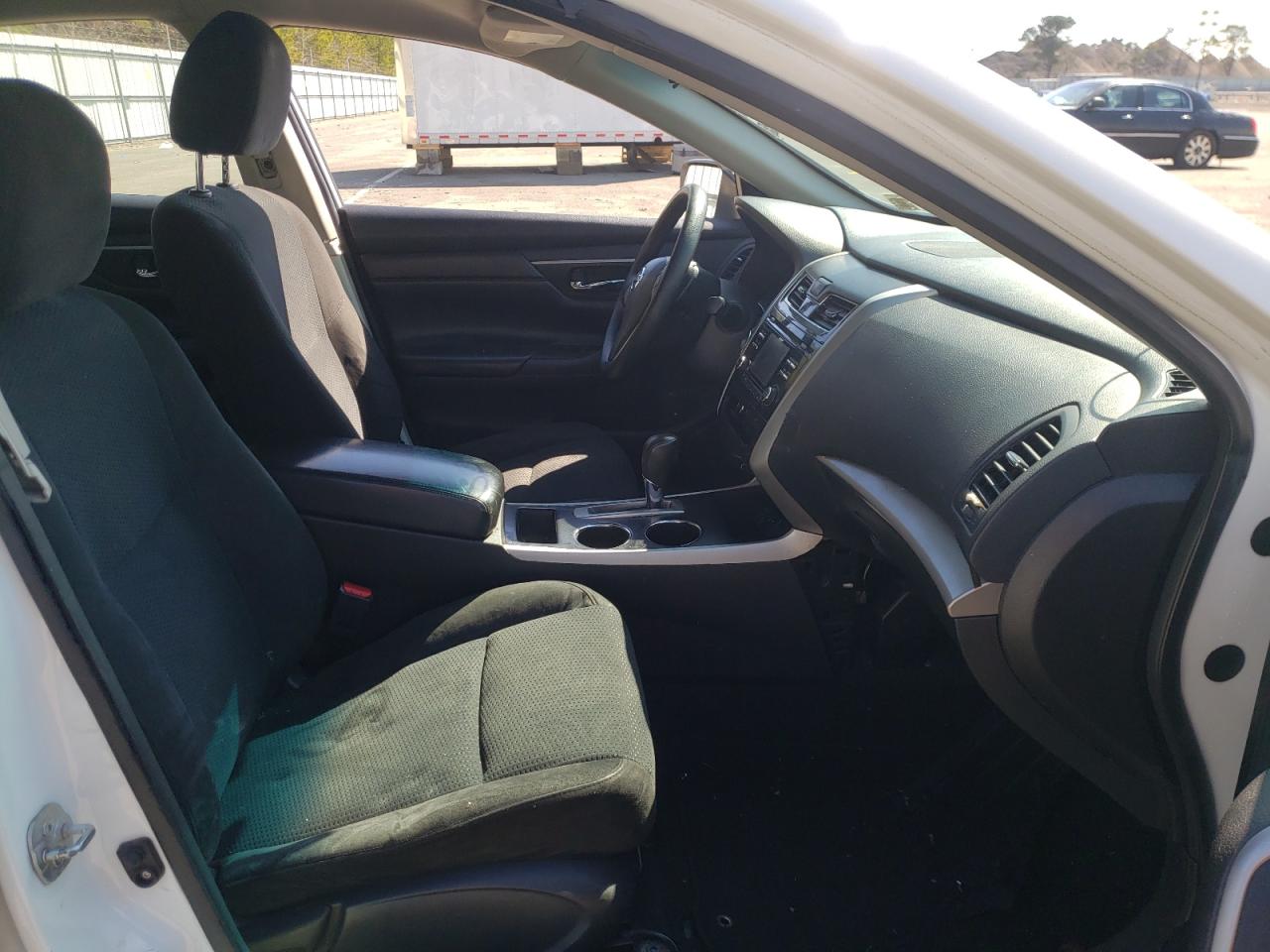 Photo 5 from auction – 2015 NISSAN ALTIMA 2.5 with VIN 1N4AL3AP2FN860976