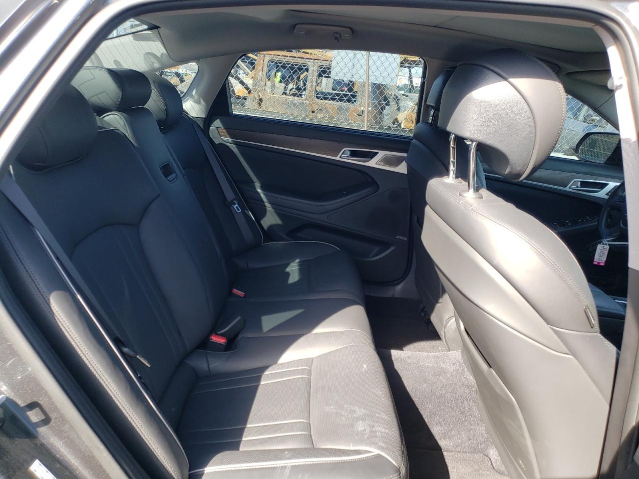 Photo 6 from auction – 2018 GENESIS G80 BASE with VIN KMHGN4JE4JU229658