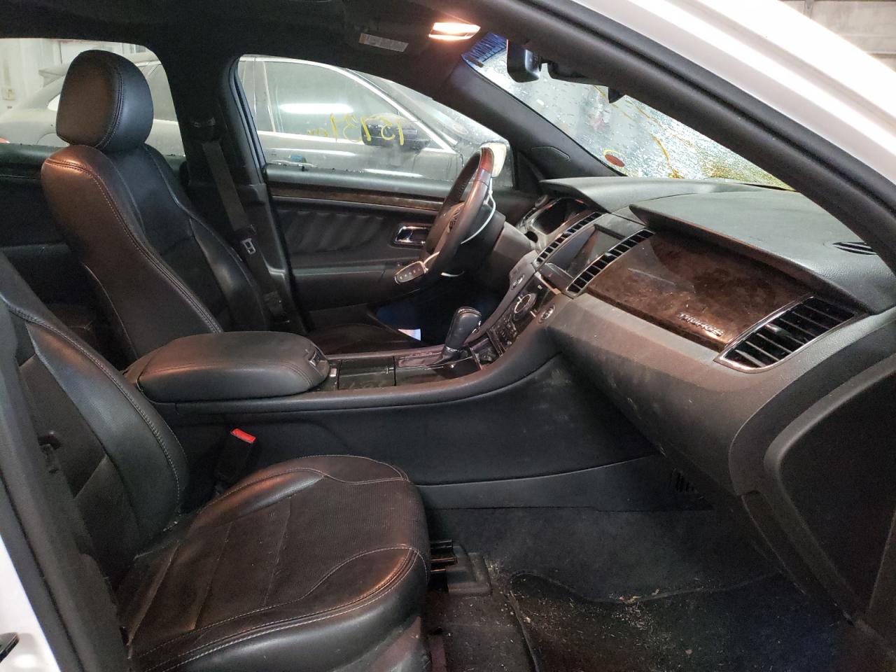 Photo 5 from auction – 2017 FORD TAURUS LIM with VIN 1FAHP2J82HG131065