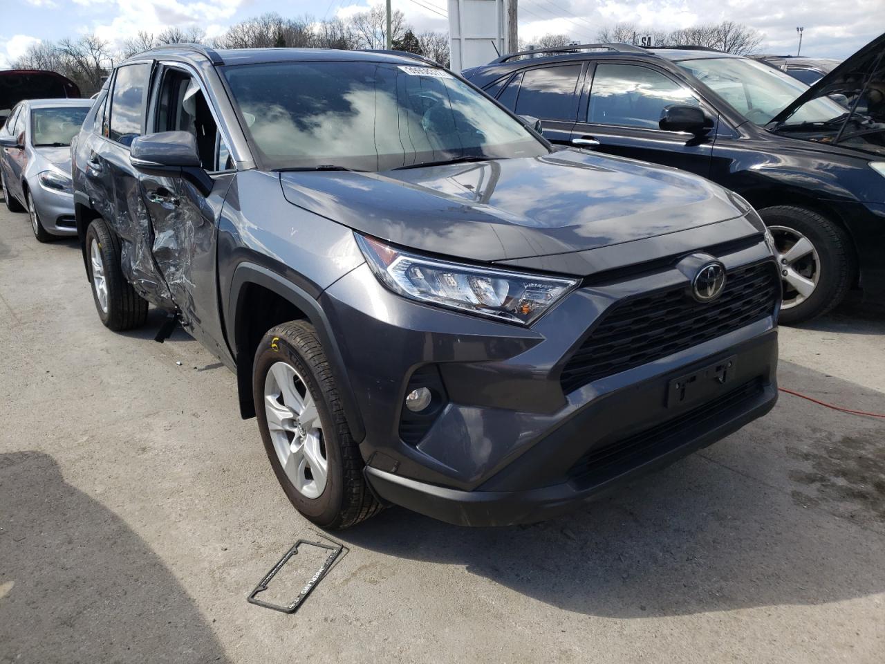 TOYOTA RAV4 XLE 2020 with VIN 2T3W1RFVXLC070301 - Photo from auction