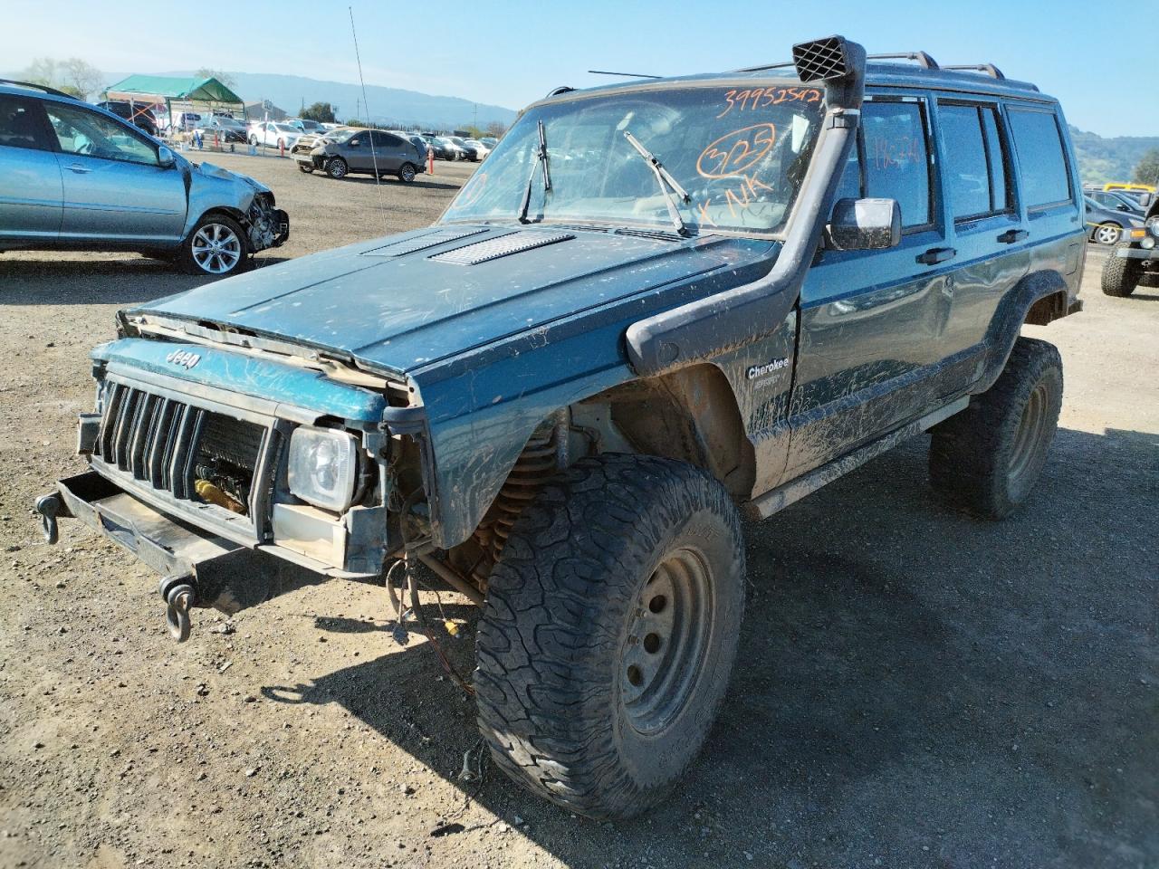 Photo 2 from auction – 1996 JEEP CHEROKEE S with VIN 1J4FJ68S2TL232905