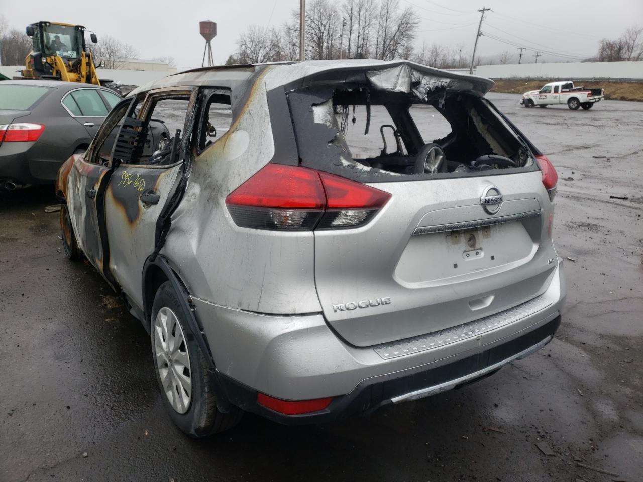 Photo 3 from auction – 2017 NISSAN ROGUE S with VIN JN8AT2MV2HW027372