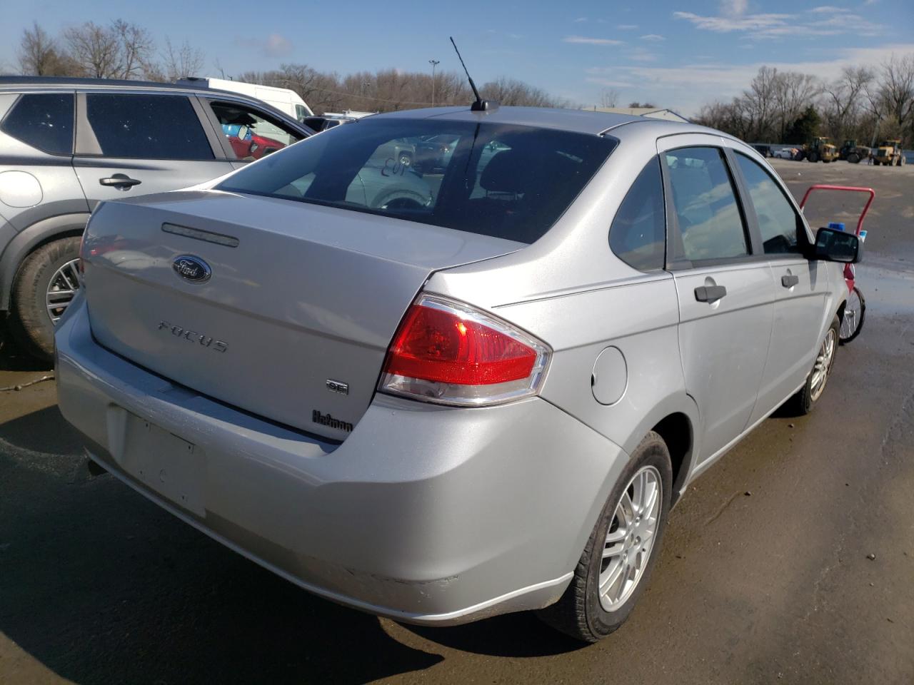 Photo 4 from auction – 2010 FORD FOCUS SE with VIN 1FAHP3FN3AW111696