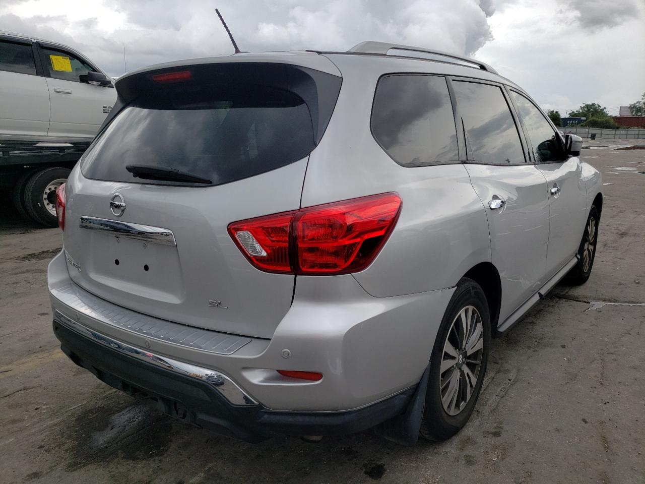 Photo 4 from auction – 2017 NISSAN PATHFINDER with VIN 5N1DR2MN6HC631978