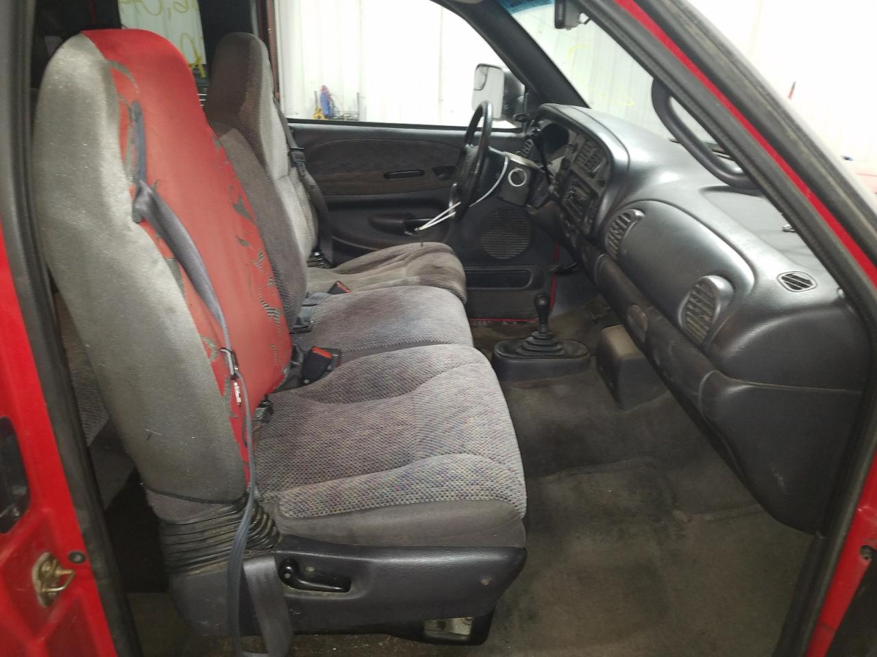 Photo 5 from auction – 1998 DODGE RAM 1500 with VIN 3B7HF13Z0WG168341