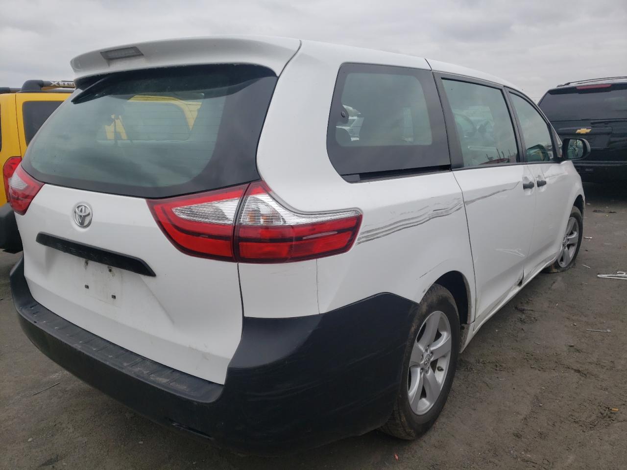 Photo 4 from auction – 2017 TOYOTA SIENNA with VIN 5TDZZ3DC9HS804809