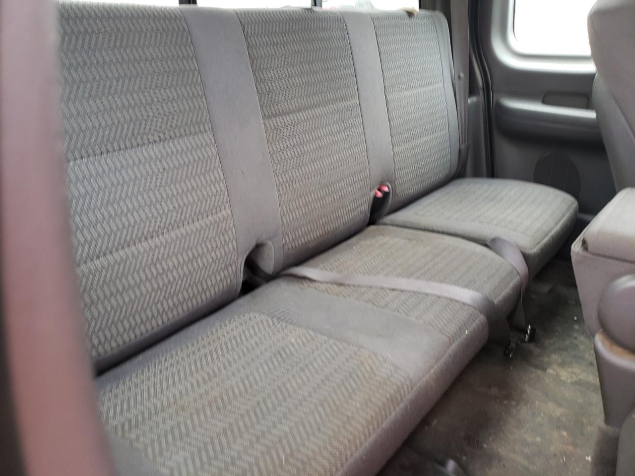 Photo 6 from auction – 2002 FORD F150 with VIN 1FTRX18W72KA56803