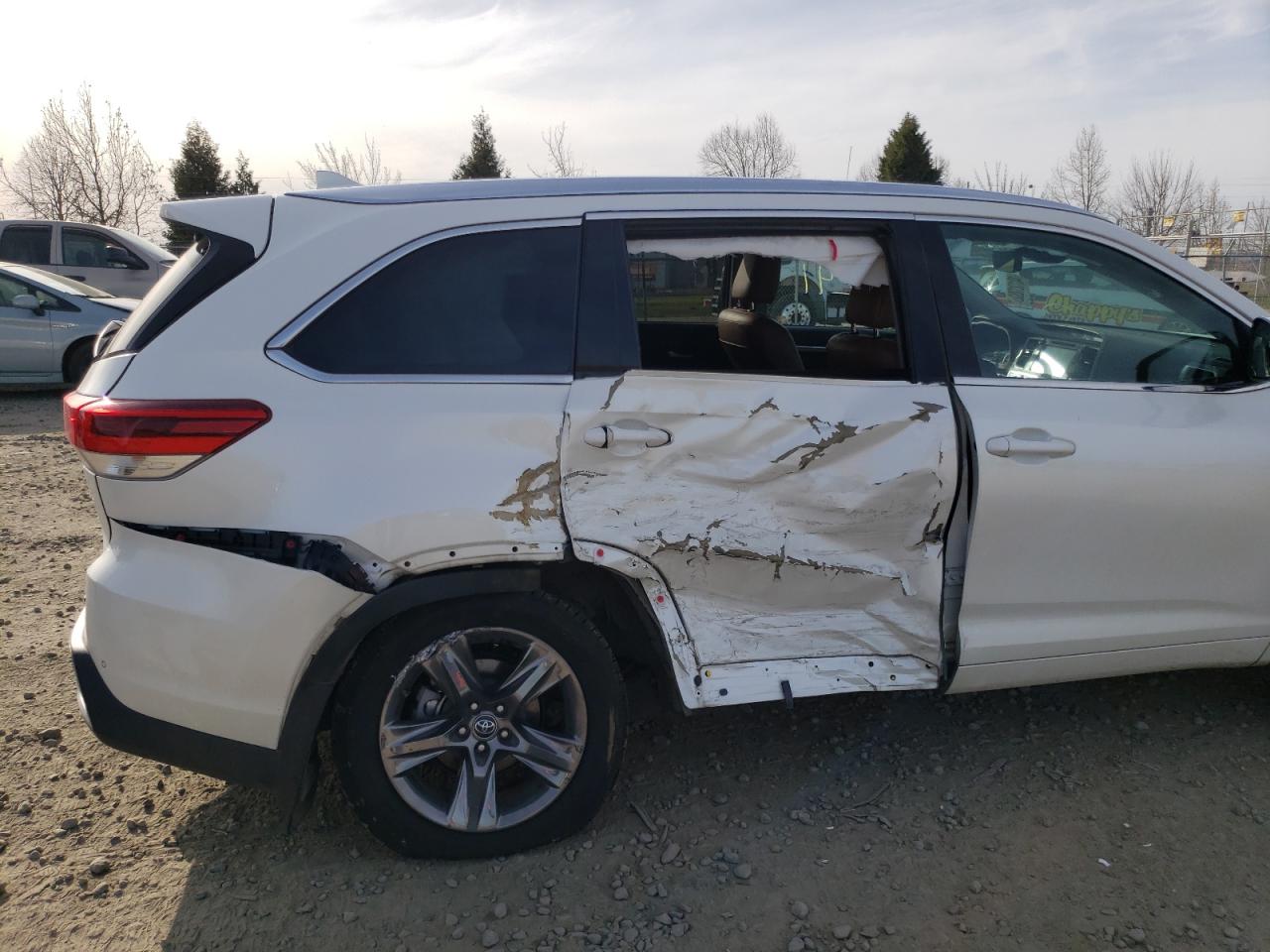 Фото 9 с аукциона – 2018 TOYOTA HIGHLANDER с VIN 5TDDZRFH6JS839058