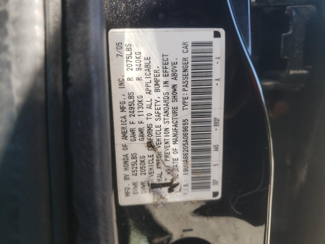 Photo 10 from auction – 2005 ACURA TL with VIN 19UUA66205A069655