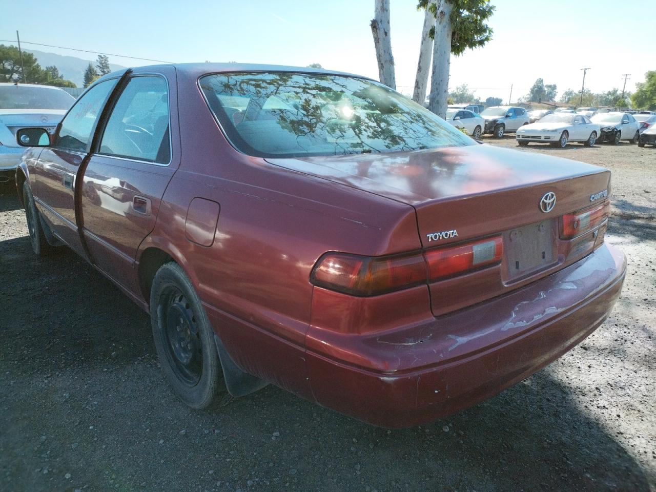 Photo 3 from auction – 1997 TOYOTA CAMRY CE with VIN 4T1BF22KXVU028613