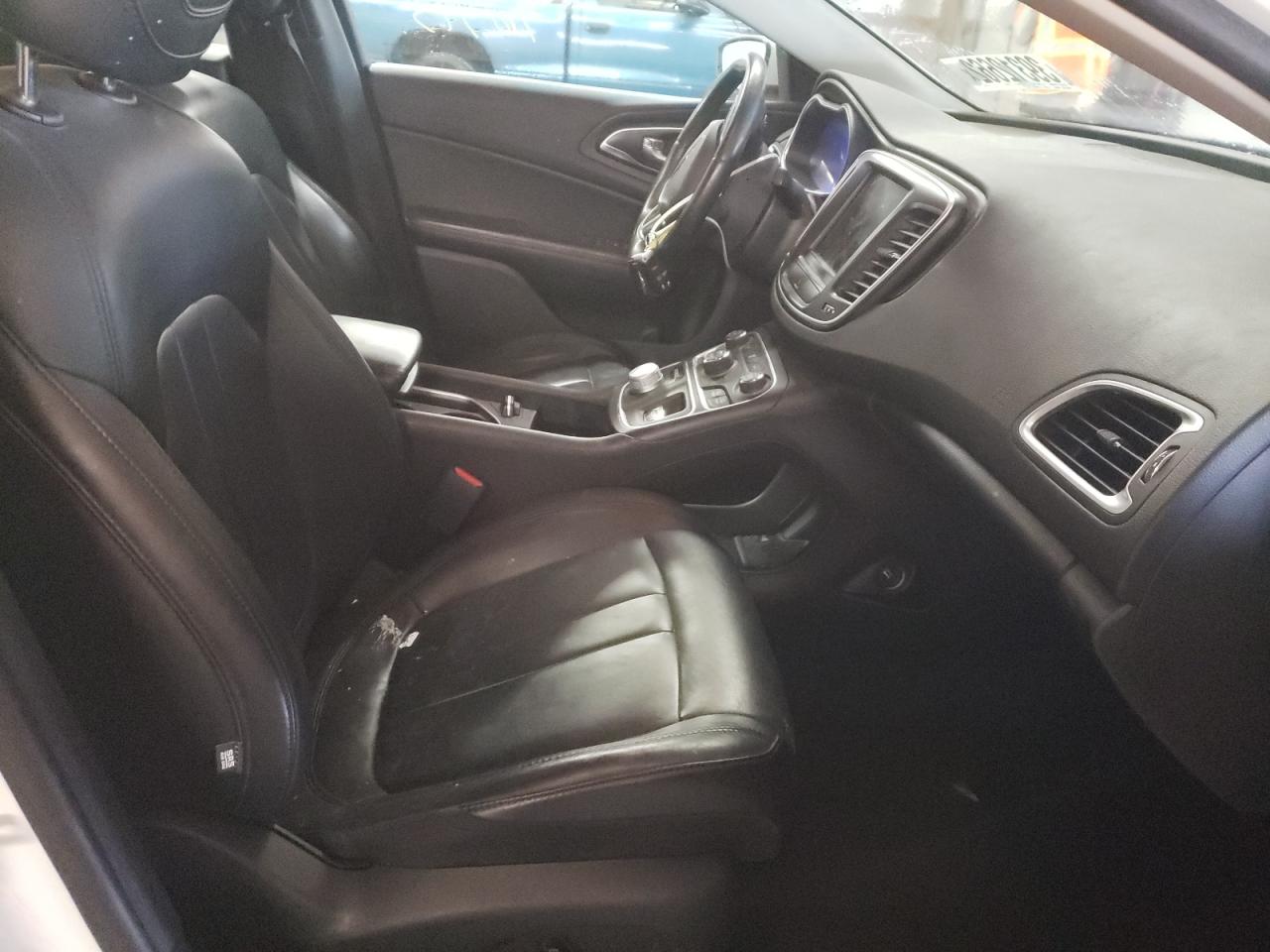 Photo 5 from auction – 2017 CHRYSLER 200 LIMITE with VIN 1C3CCCAB9HN508914