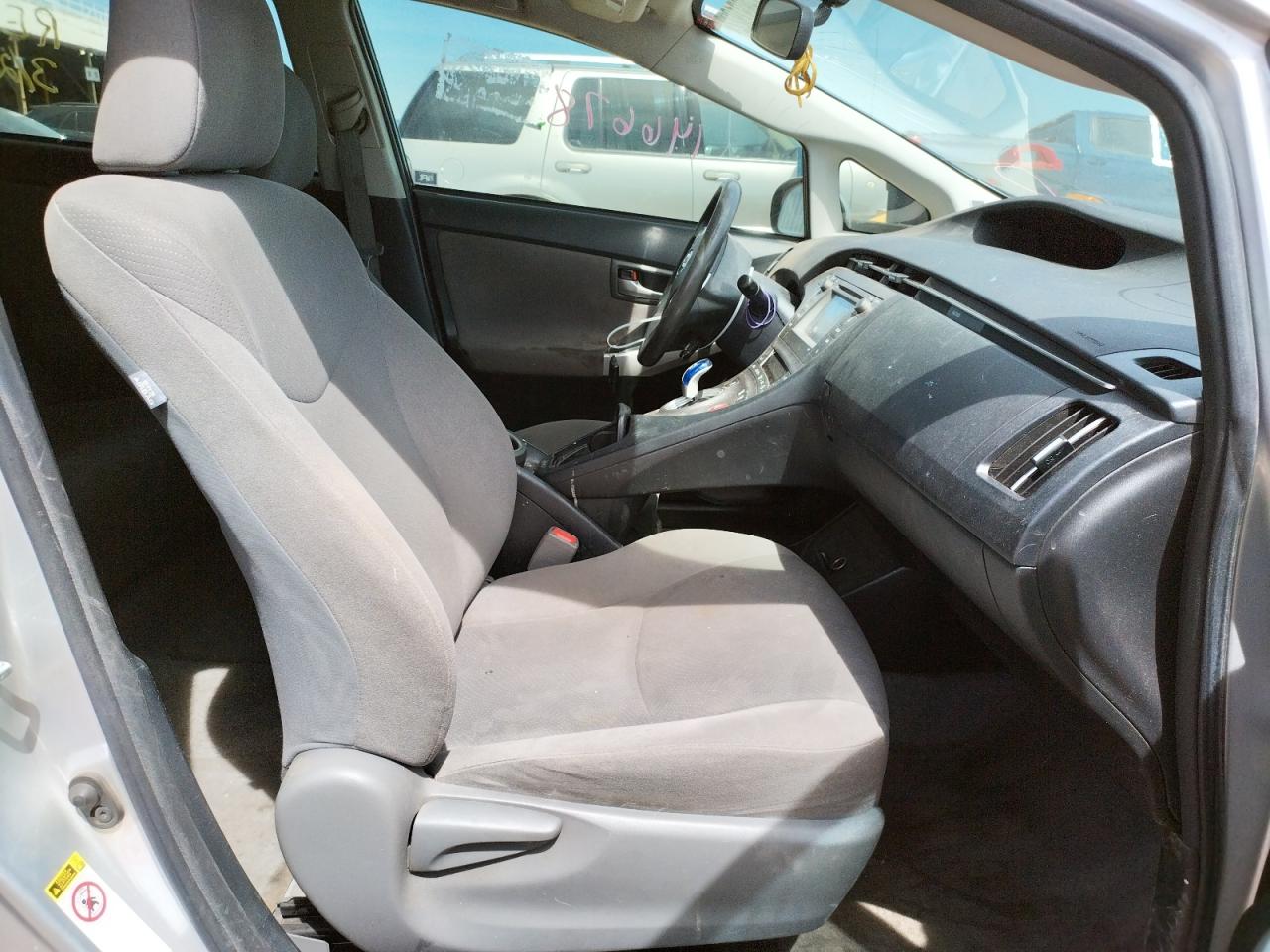 Photo 5 from auction – 2014 TOYOTA PRIUS with VIN JTDKN3DU4E1769028