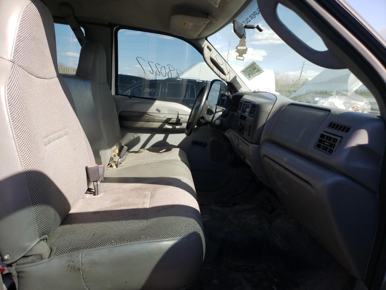 Photo 5 from auction – 2004 FORD F250 SUPER with VIN 1FTNX21L74EB16455