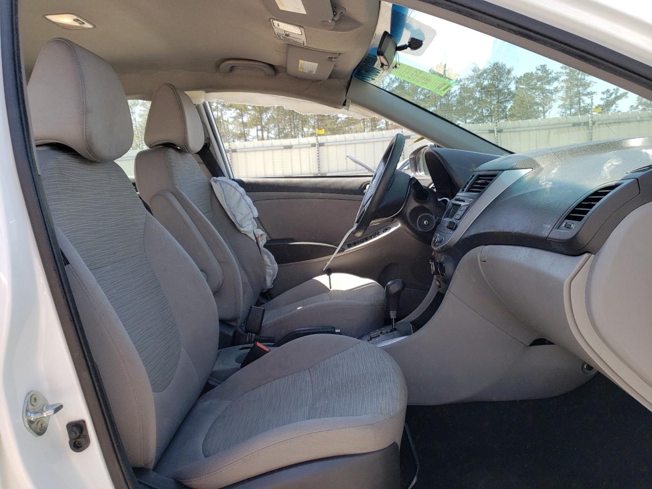Photo 5 from auction – 2017 HYUNDAI ACCENT SE with VIN KMHCT5AE2HU315894