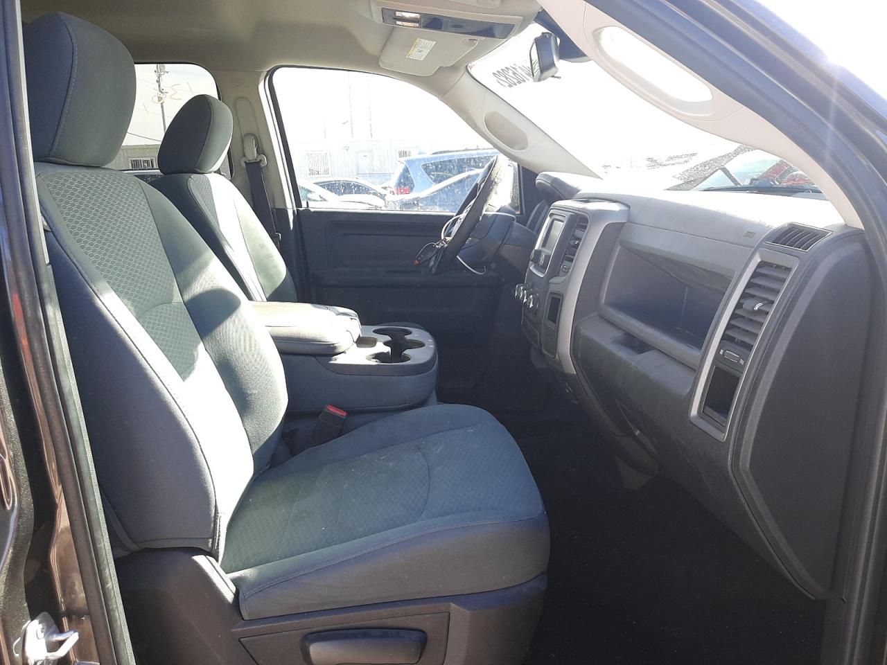 Photo 5 from auction – 2016 RAM 1500 ST with VIN 3C6RR6KT3GG321759