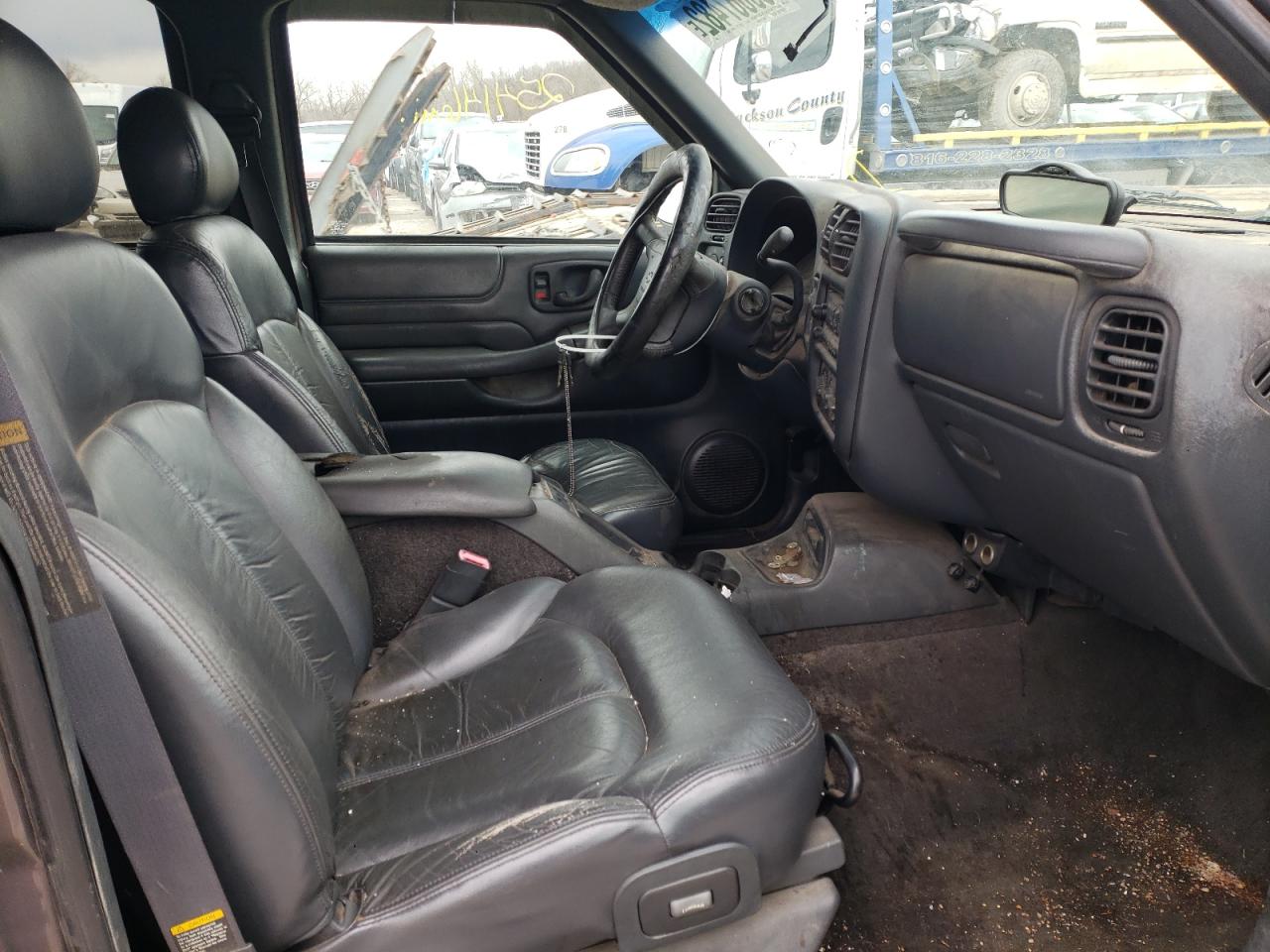Photo 5 from auction – 1998 CHEVROLET BLAZER with VIN 1GNDT13W8W2120261