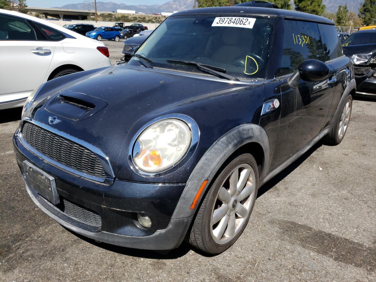 Photo 2 from auction – 2007 MINI COOPER S with VIN WMWMF73547TT83026