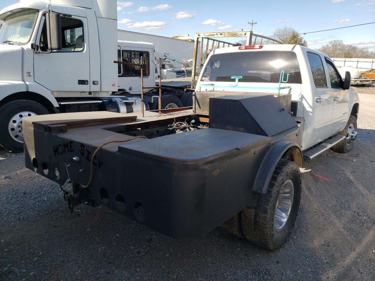 Photo 4 from auction – 2011 GMC SIERRA K35 with VIN 1GT422C85BF225944