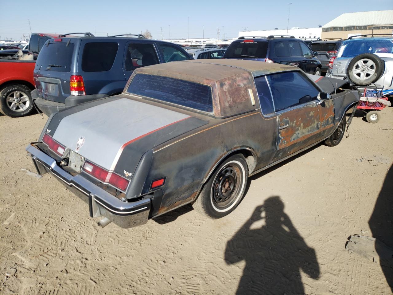 Photo 4 from auction – 1982 OLDSMOBILE TORONADO B with VIN 1G3AZ57Y3CE329575