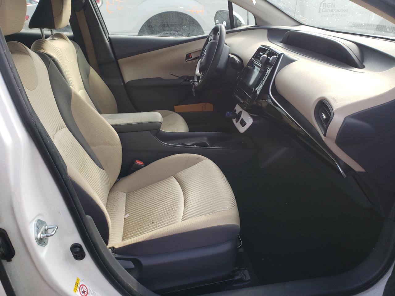 Photo 5 from auction – 2017 TOYOTA PRIUS with VIN JTDKBRFU1H3034766