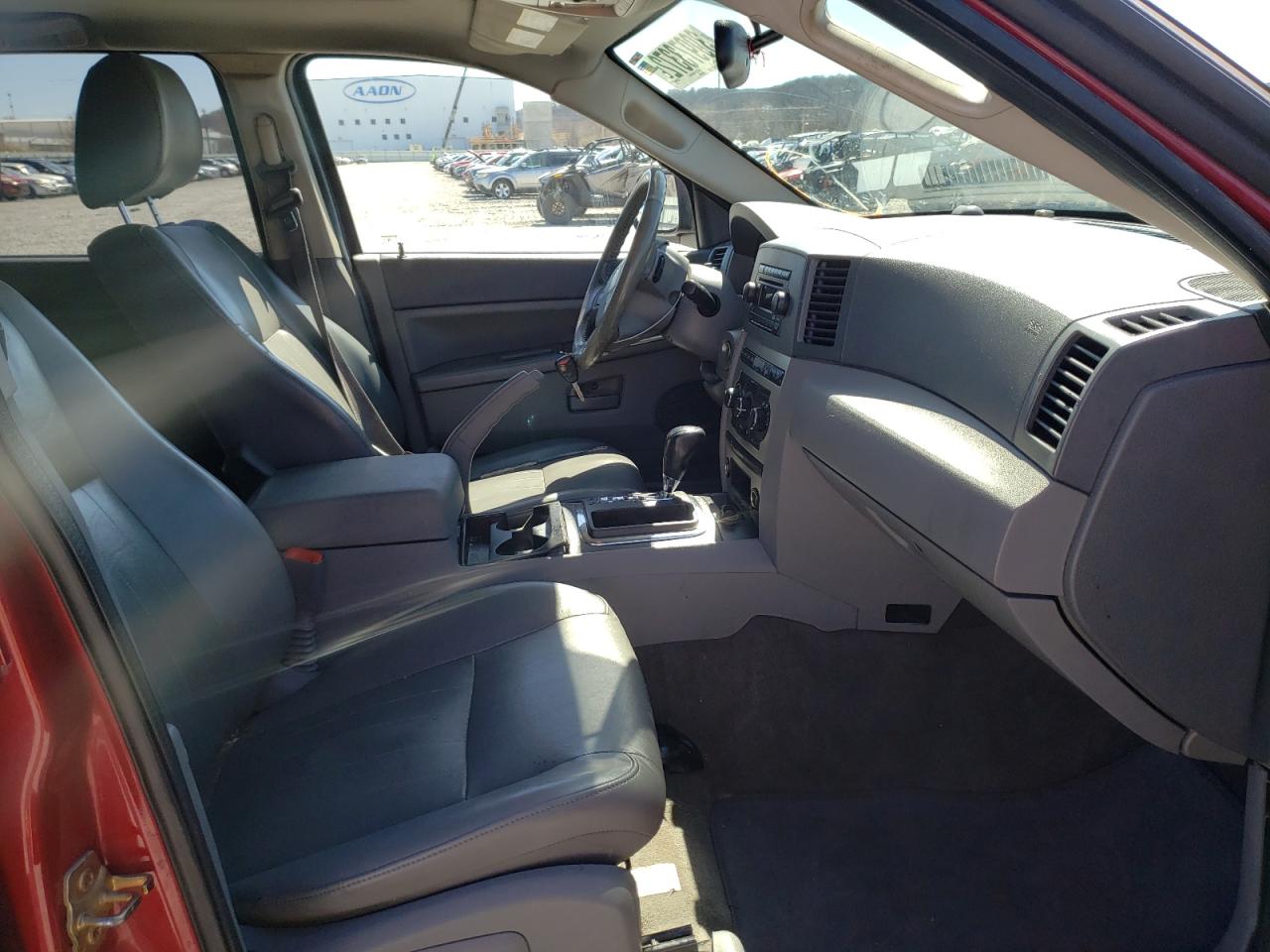 Photo 5 from auction – 2005 JEEP GRAND CHER with VIN 1J4GR48K55C632512