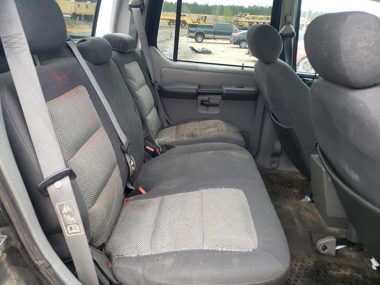 Photo 6 from auction – 2003 FORD EXPLORER S with VIN 1FMZU67E43UC46509