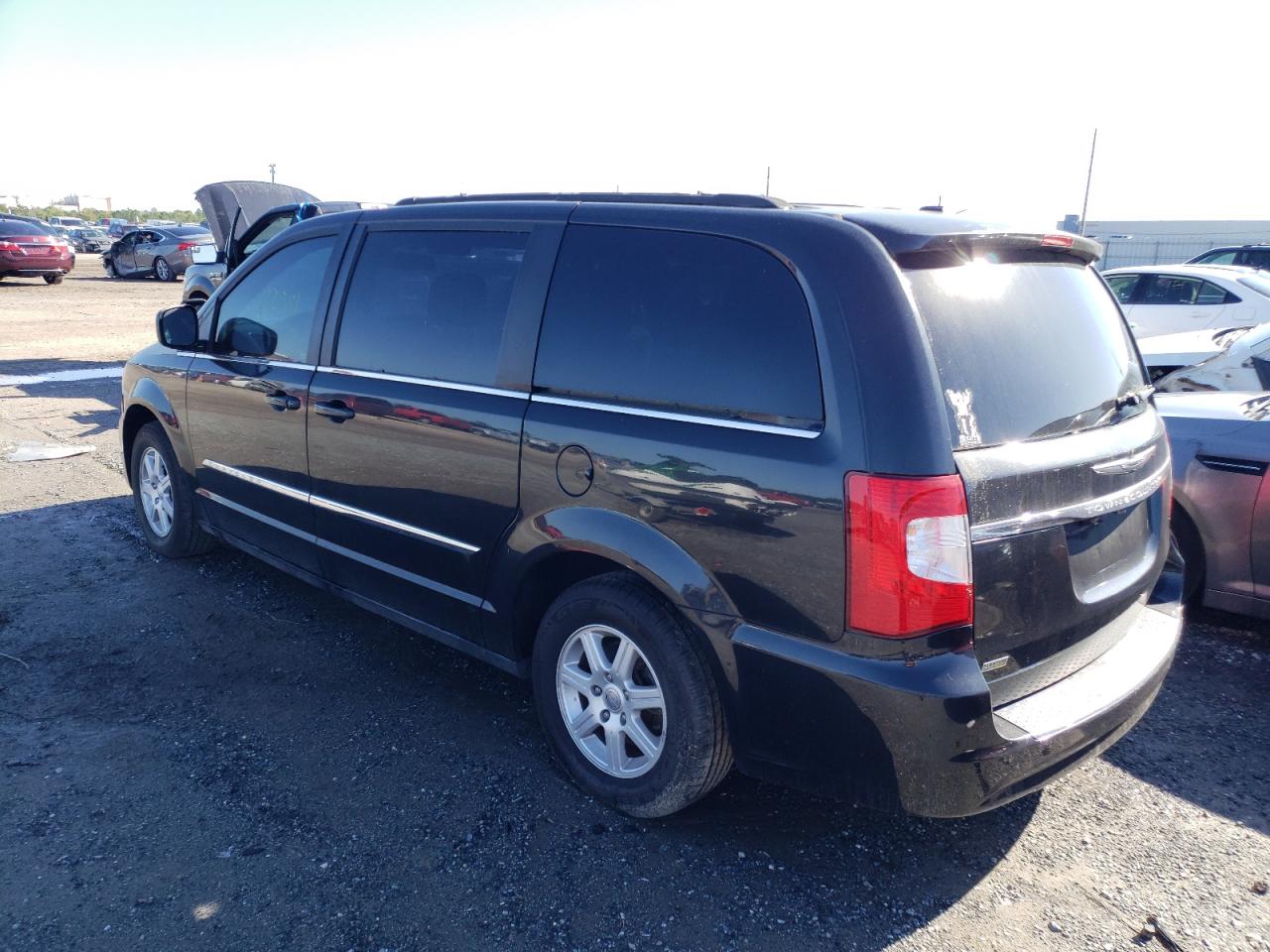 Photo 3 from auction – 2012 CHRYSLER TOWN & COU with VIN 2C4RC1BG2CR177190