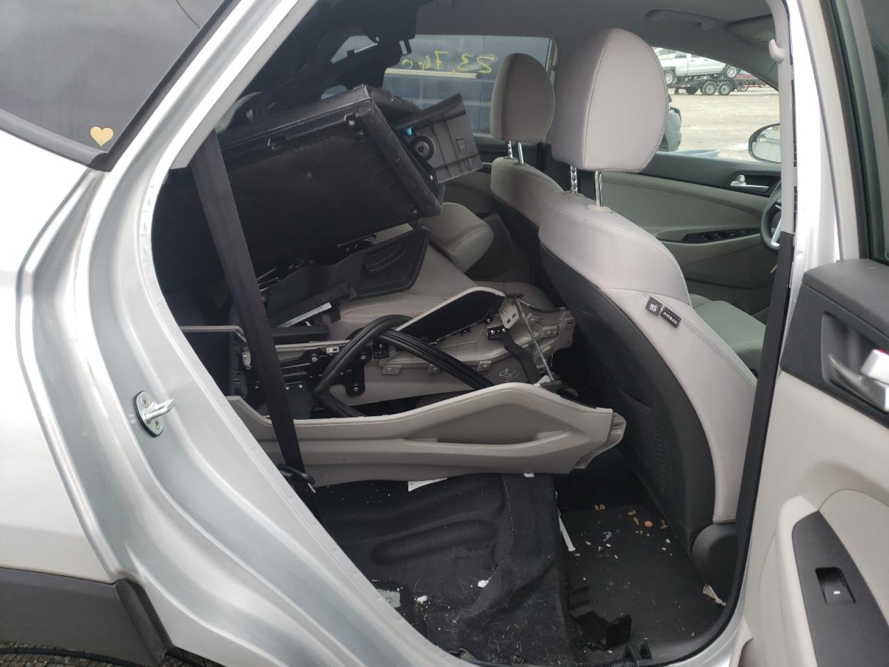 Photo 6 from auction – 2019 HYUNDAI TUCSON SE with VIN KM8J2CA41KU068042