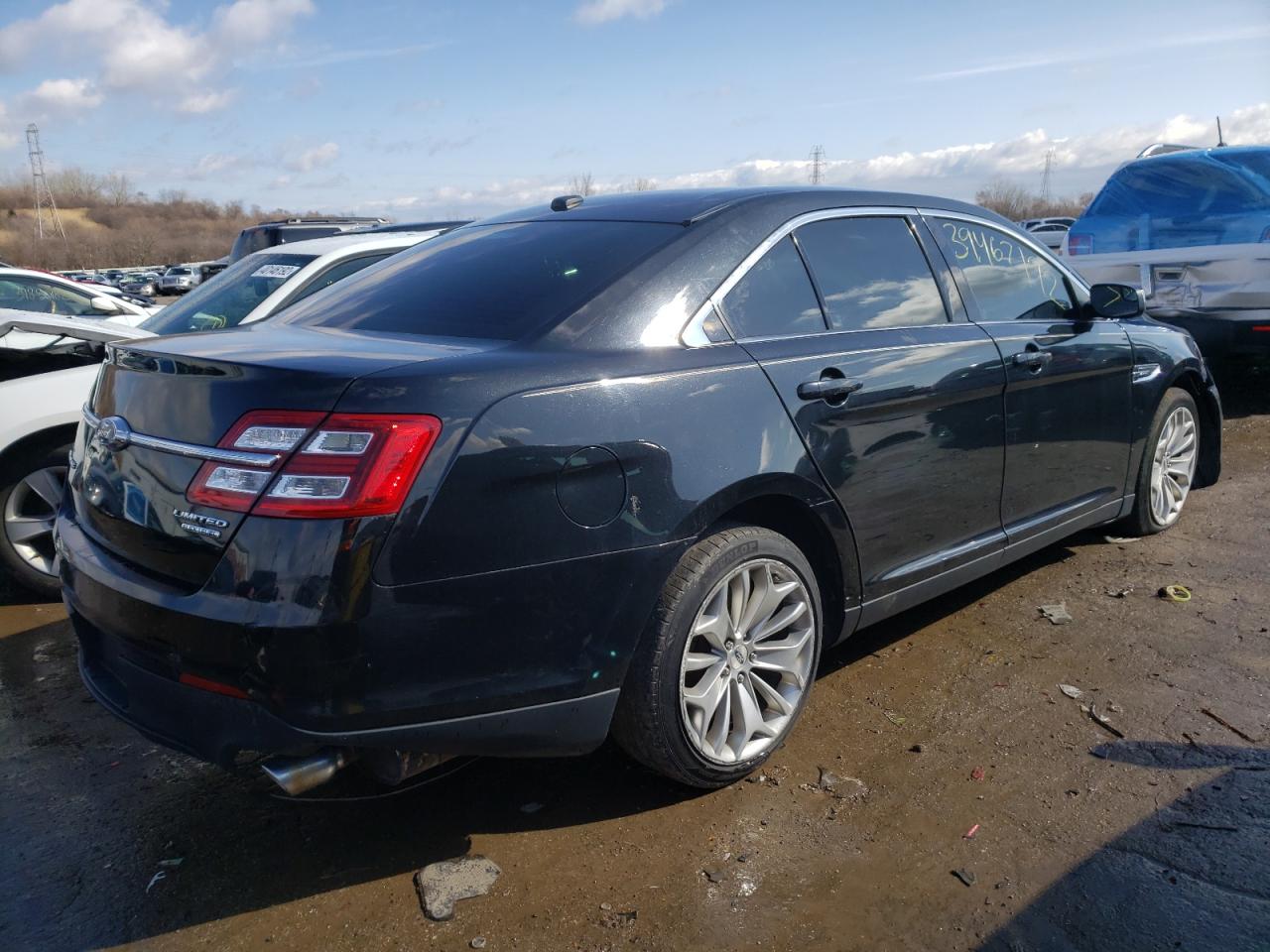 Photo 4 from auction – 2015 FORD TAURUS LIM with VIN 1FAHP2F87FG117541