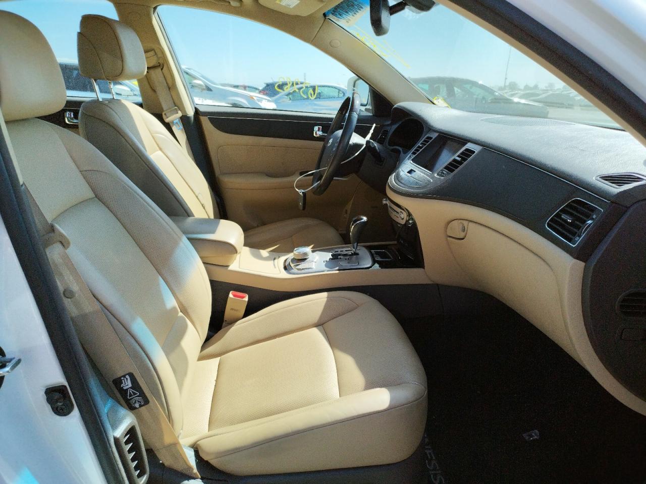 Photo 5 from auction – 2010 HYUNDAI GENESIS 4. with VIN KMHGC4DF4AU075124