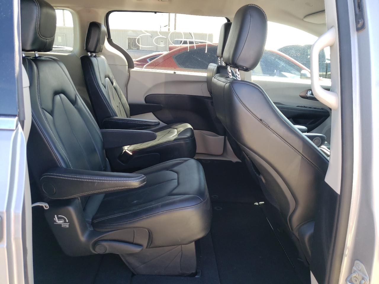 Photo 6 from auction – 2020 CHRYSLER VOYAGER LX with VIN 2C4RC1DG1LR265872