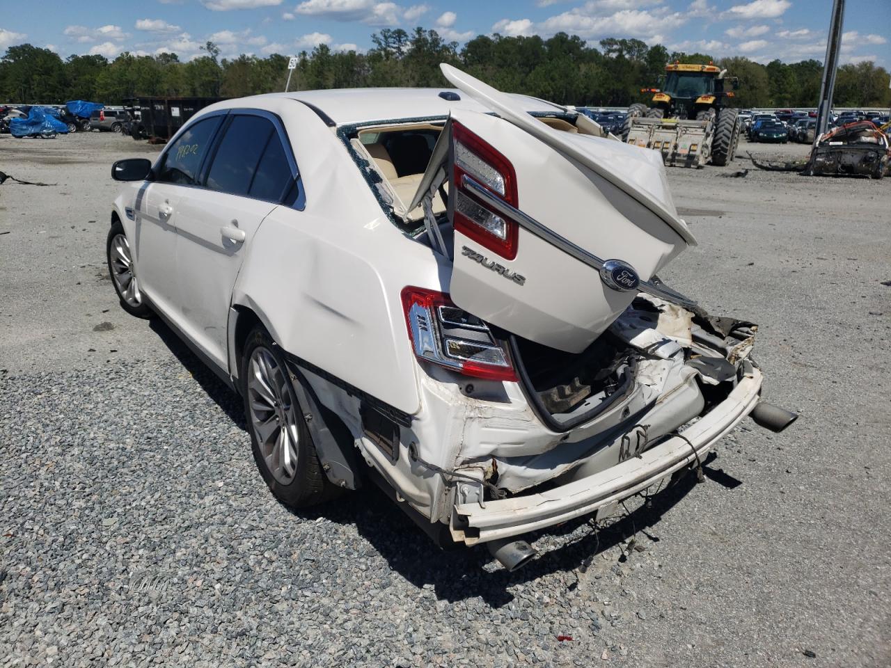 Photo 3 from auction – 2015 FORD TAURUS LIM with VIN 1FAHP2F84FG147967